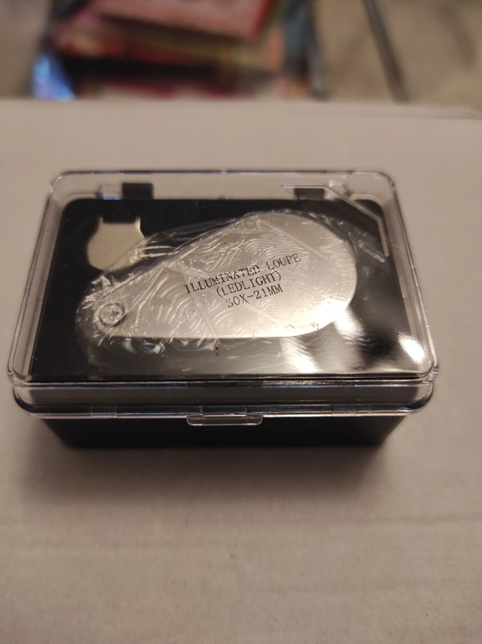 Lupa de bolsillo metalica con led para joyeros o coleccionistas 30x21mm. 